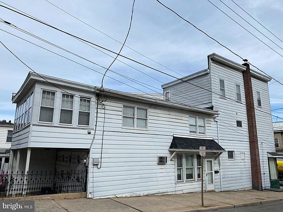 2nd image of 40 S Jardin St