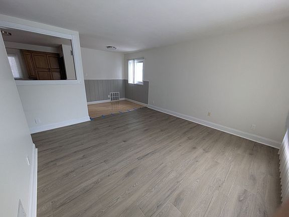 4th image of 6340 Eastlawn Ave
