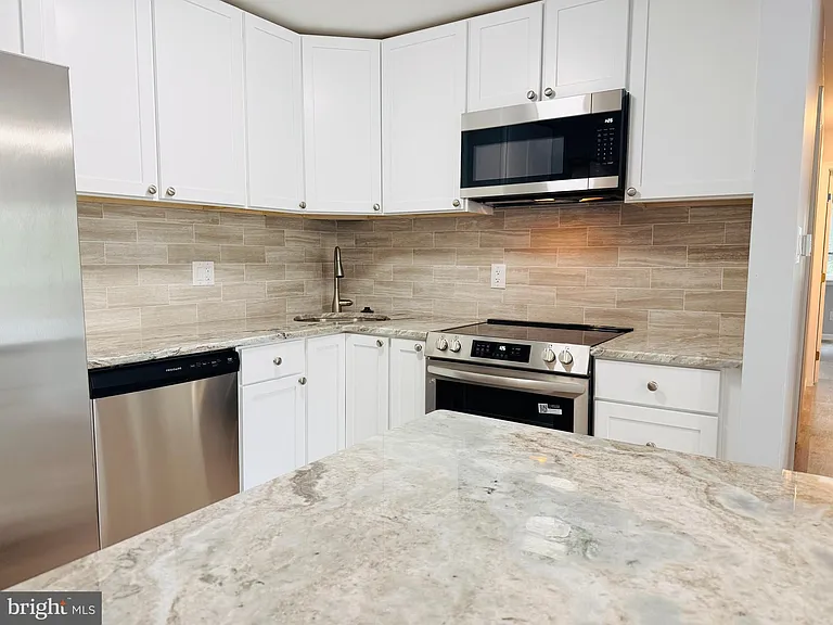 1008 Lindsey Ct — Photo 6