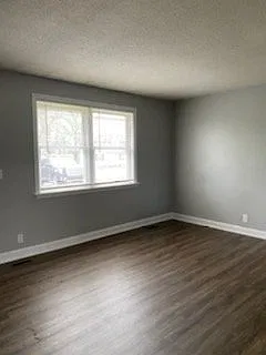 3 bed, 1.0 bath, 1100 sqft, $1,350 — Photo 4