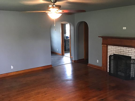 3rd image of 724 E Main St