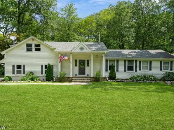 218 Acabonack Rd, Vernon Twp., NJ 07422