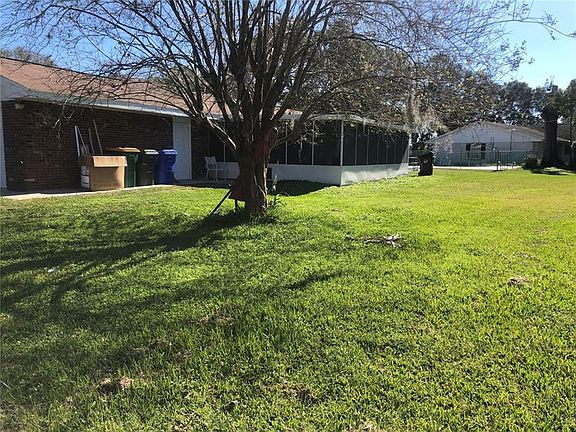 3rd image of 2410 W Lyndell Dr