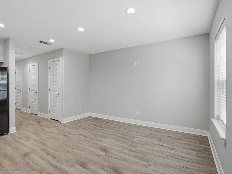 1022 W Shepherd St — Photo 9