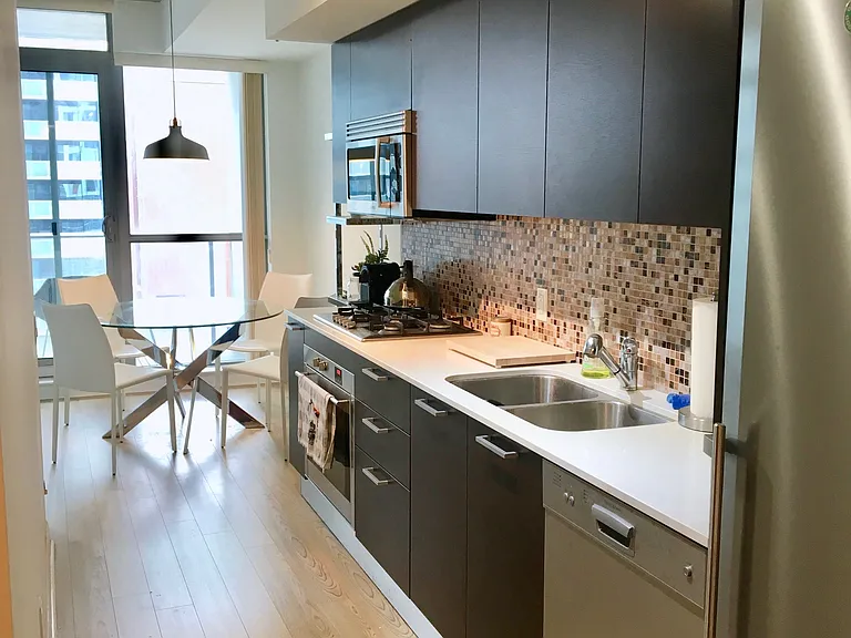 375 King St W #1108 — Photo 2
