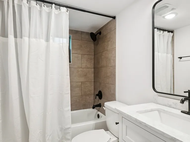 San Marco Square Apartments — Photo 32