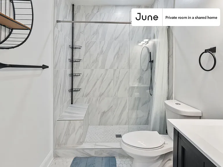 529 42nd St NE #A — Photo 4
