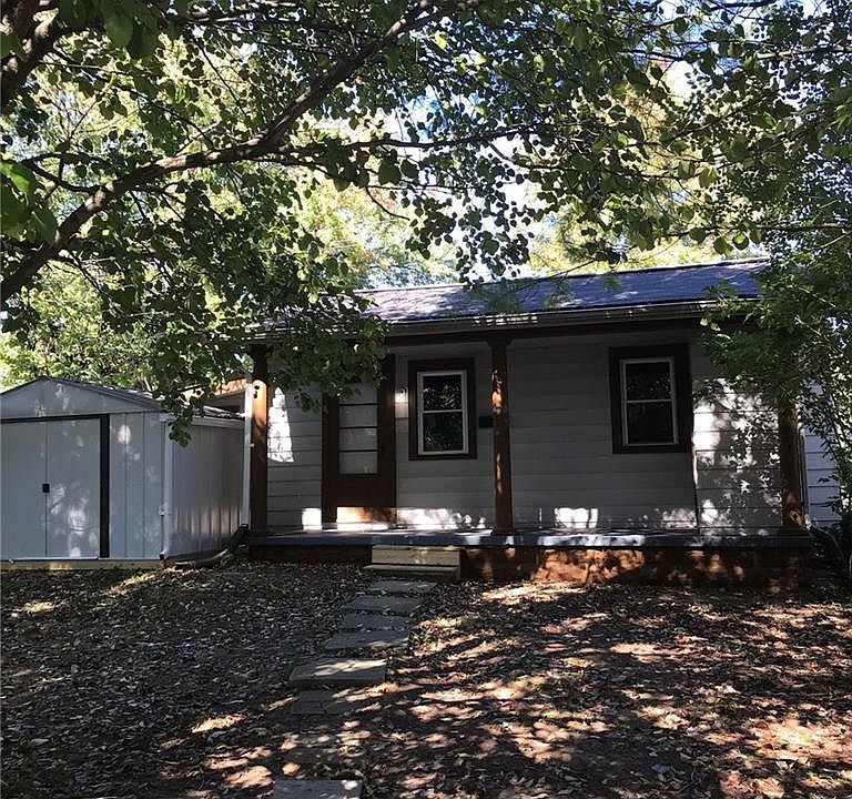 1st image of 1015 W Dorothy Ln