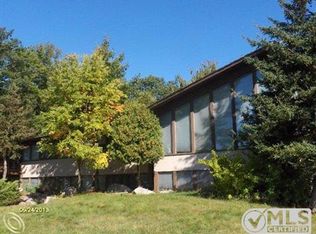 171 Barron Rd, Ortonville, MI 48462
