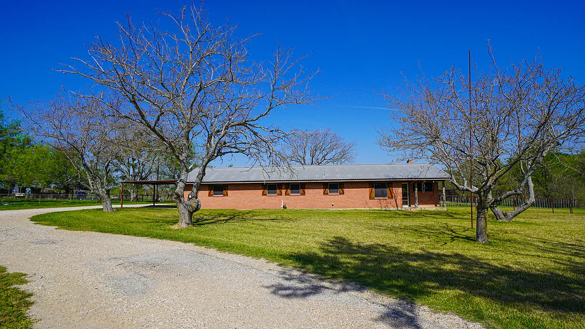 Building Photo - 19761 N State Highway 34
