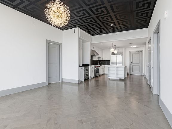 3rd image of 1616 W End Ave #3006