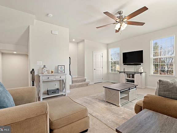 4th image of 11817 Hall St