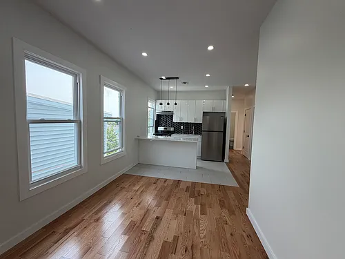 183 Woodside Ave #3R Photo 1