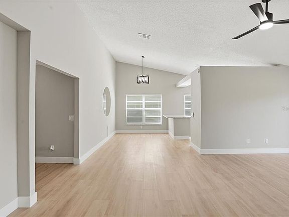 4th image of 1723 Elk Spring Dr