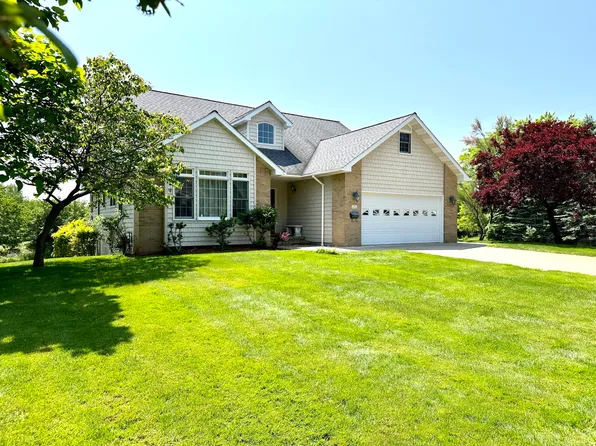 507 9th St, Manistee, MI 49660