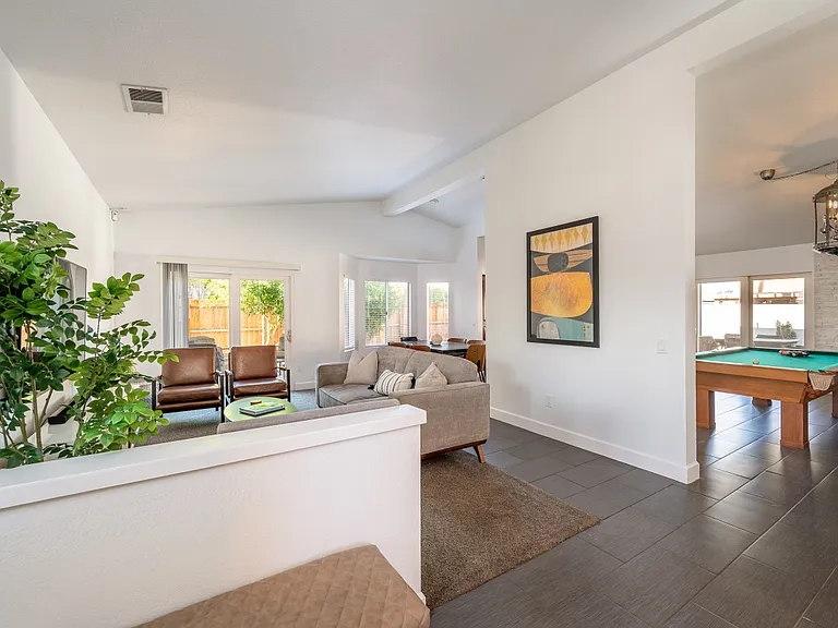 Calico Cir — Photo 21