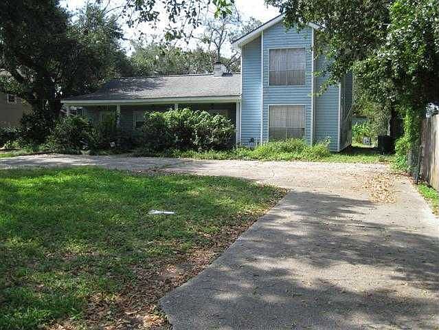 2nd image of 10424 Pear St