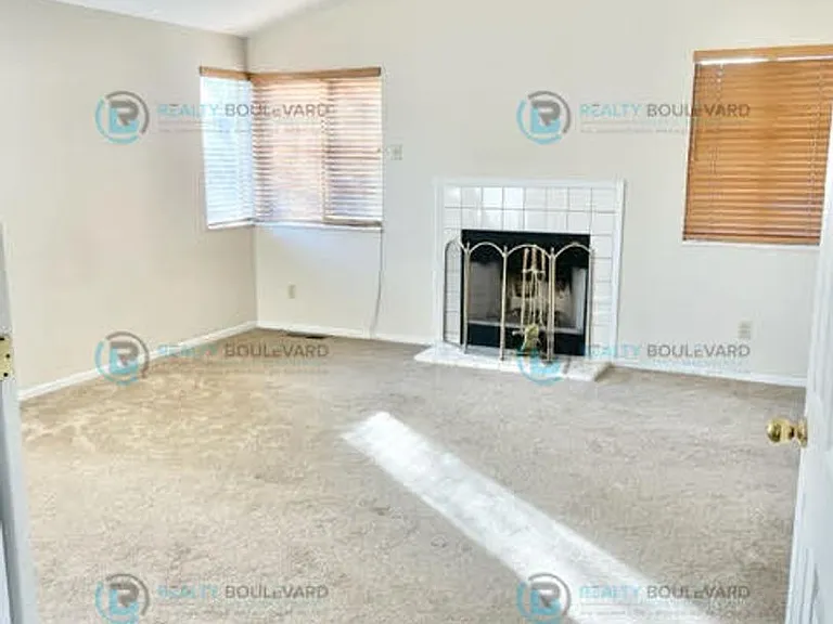 6073 Torrington Dr — Photo 22