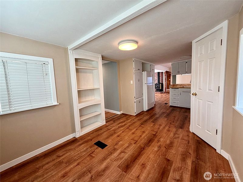 5th image of 18501 52nd Avenue #6