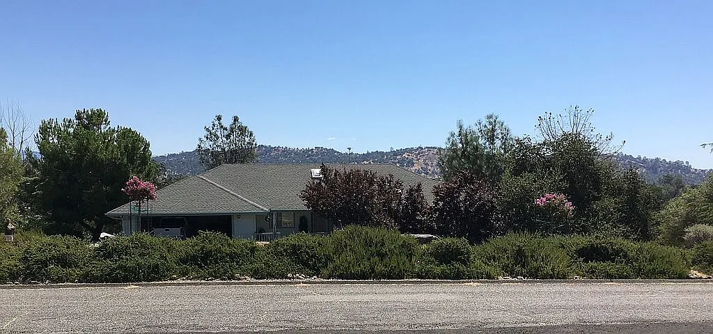 30385 Horseshoe Dr photo 1