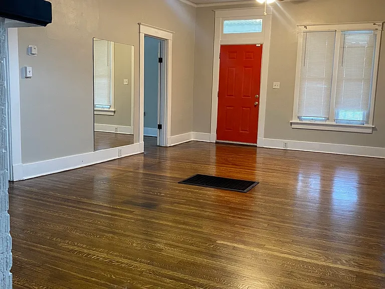 1936 E McLemore Ave — Photo 2