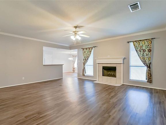 3rd image of 1016 Thistle Meade Cir
