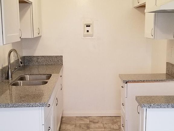 3rd image of 5522 Lexington Ave APT 9