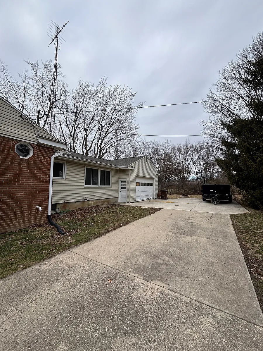 Building Photo - 1650 Frail Rd