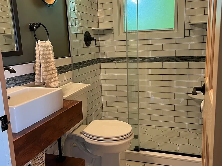 1st Floor Bathroom