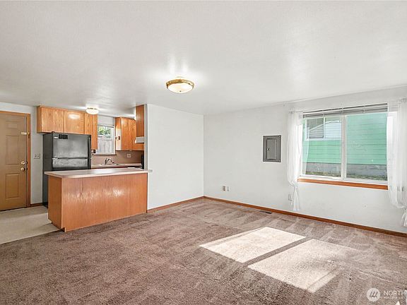 3rd image of 842 SW 126th Street
