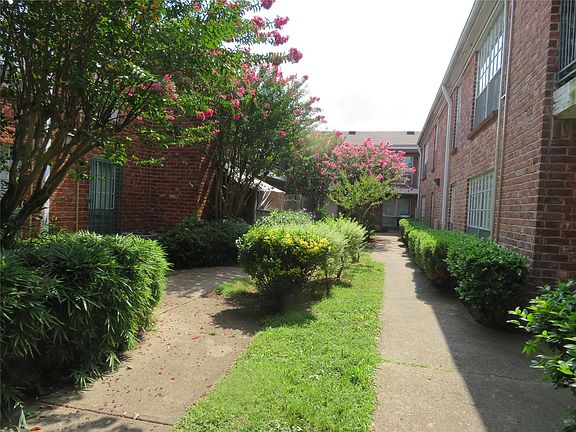 4th image of 9201 Clarewood Dr #324