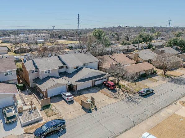 922 Shady Creek Ln, Bedford, TX 76021