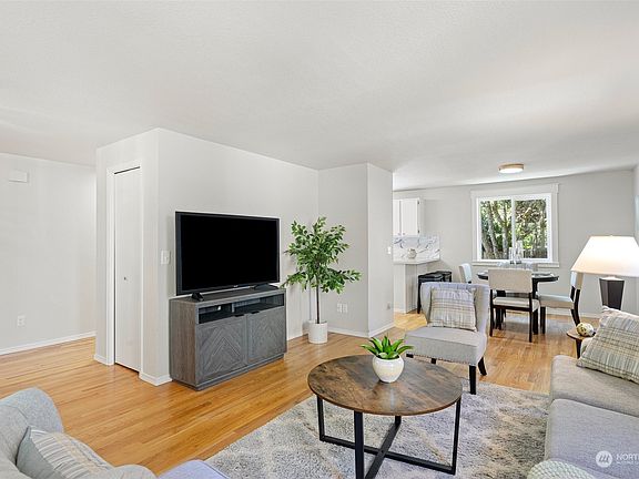 5th image of 5047 Carole Drive NE