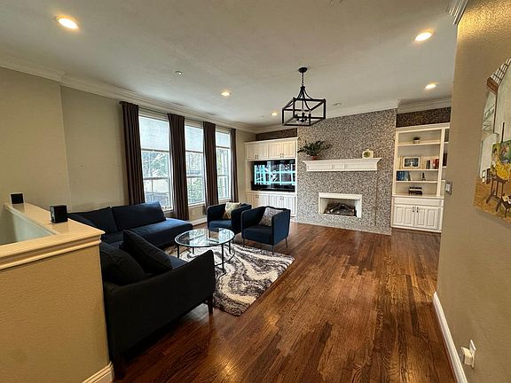 Living Room (Second floor)