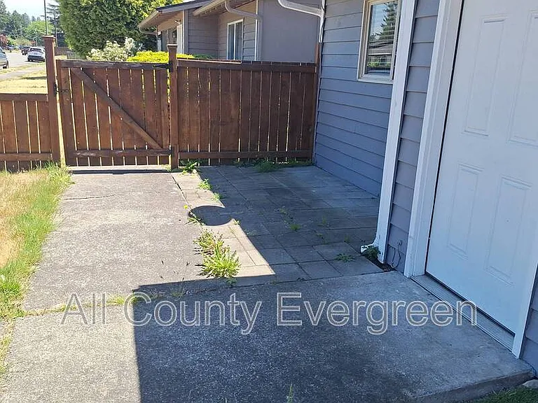 420 23rd St SE #B — Photo 11