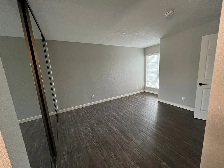River House Apartments — Photo 78