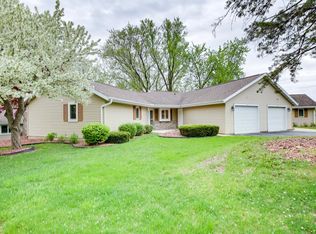 102 Oxford Ln, Cambridge, WI 53523