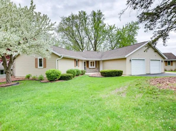 102 Oxford Ln, Cambridge, WI 53523