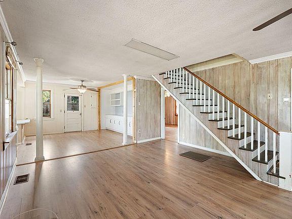 3rd image of 512 Palm Blvd