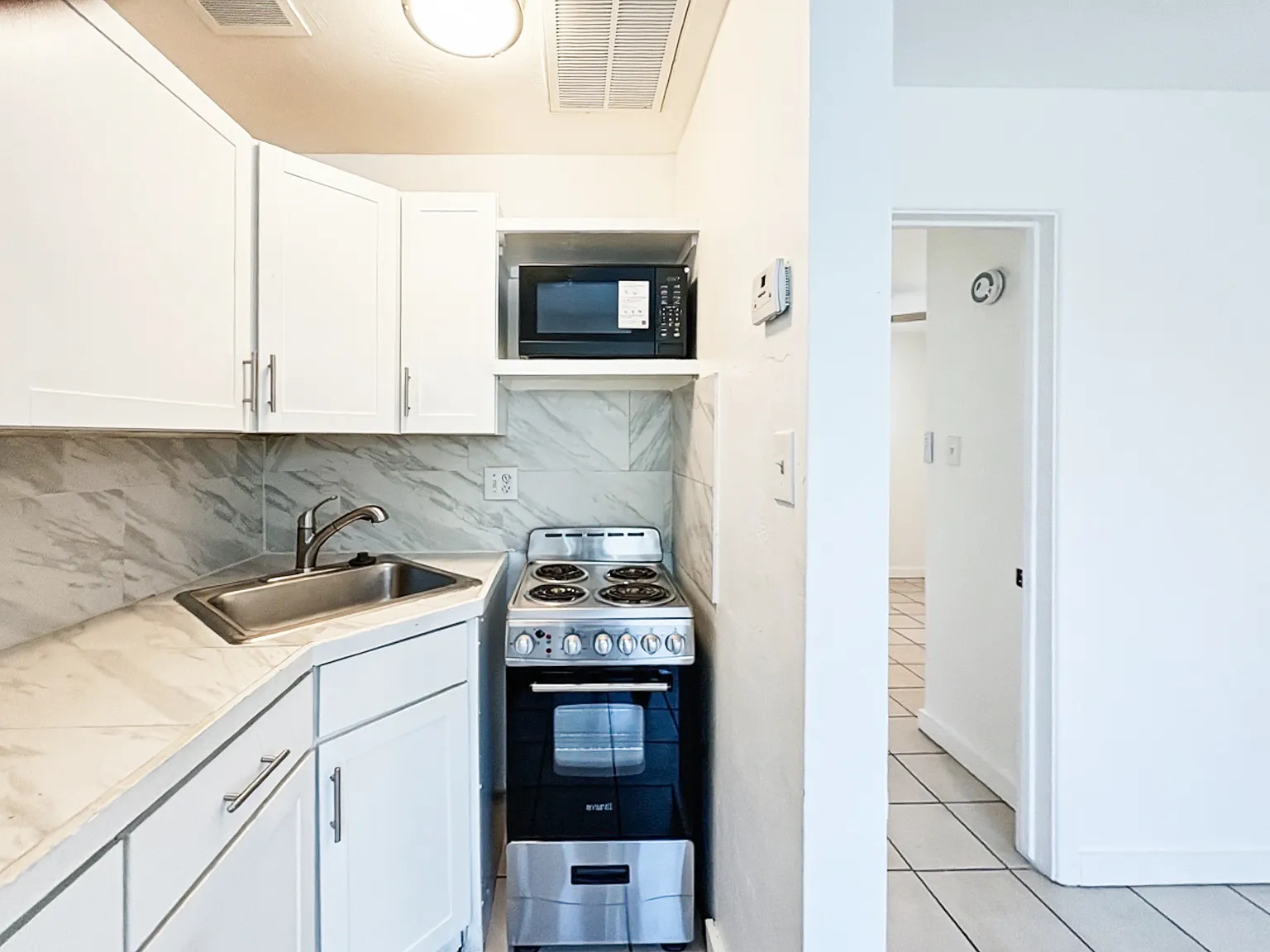 1 bed, 400 sqft, $1,049 — Photo 3