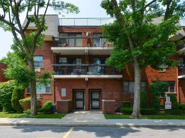 71-18 Sutton Place #2, Fresh Meadows, NY 11365
