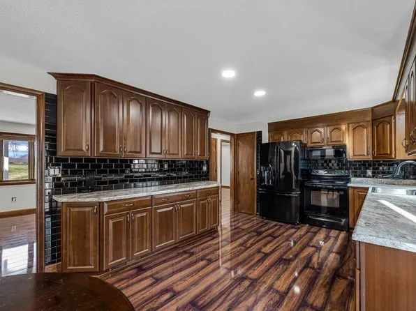 896 Montgomery St, Chicopee, MA 01013