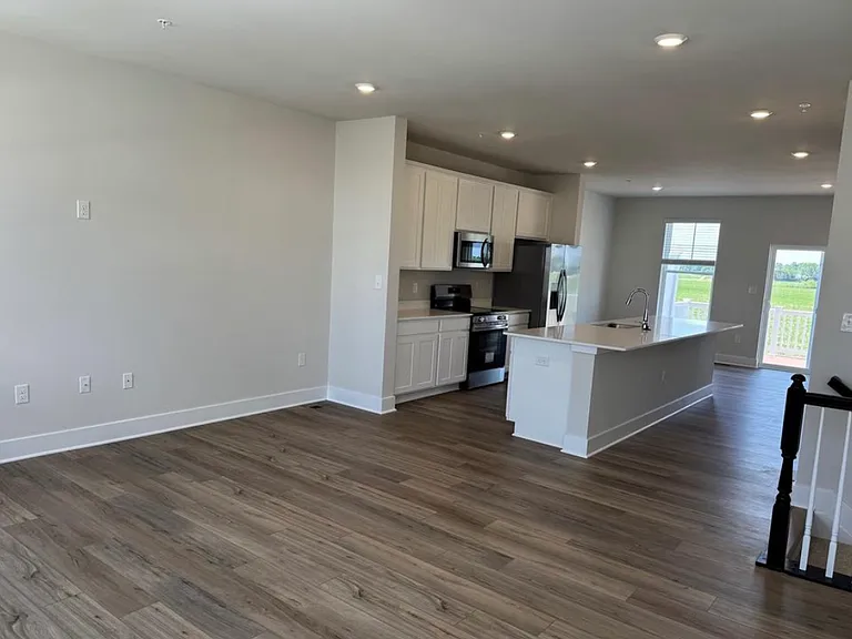 1312 Lake Lucerne Ln — Photo 3