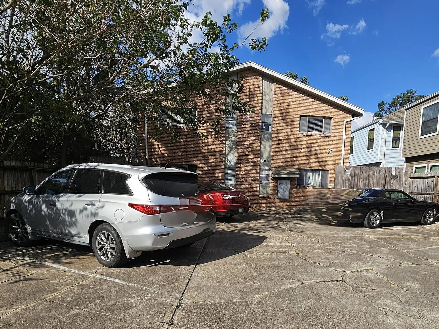 1 bed, 1.0 bath, 318 sqft, $725 — Photo 1
