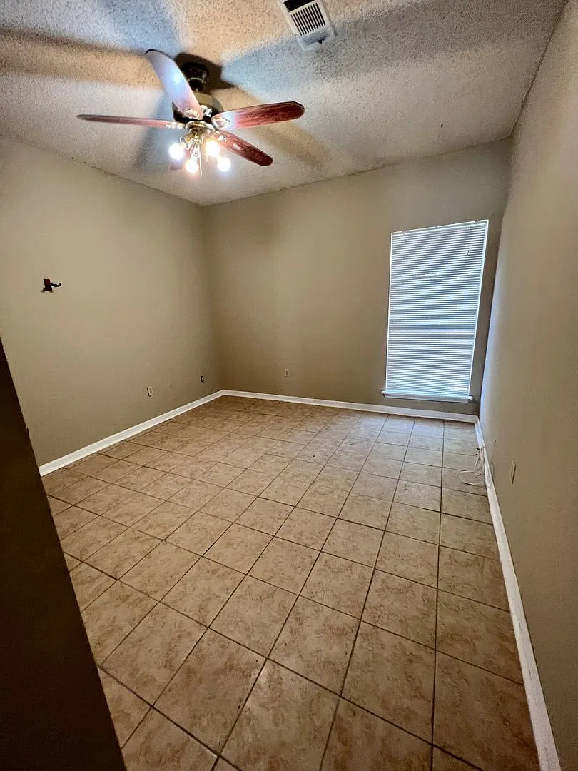 Must See 2 bedroom 2 bath Garden Home Duplex Brightside View Near LSU Available NOW! — Photo 4
