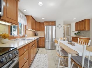 10 Summit Ter, Peabody, MA 01960