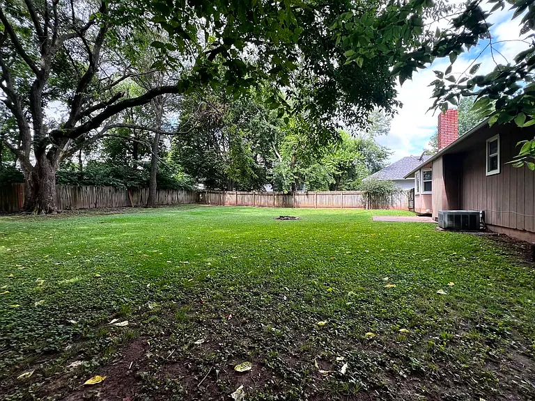 3222 W Roxbury St — Photo 19