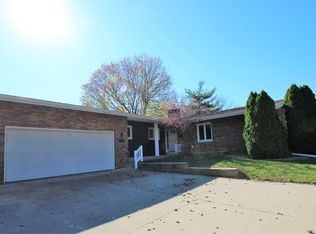 4811 36th Avenue Dr, Moline, IL 61265