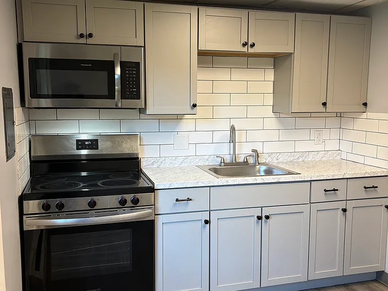1027 Highland St #7 — Photo 5
