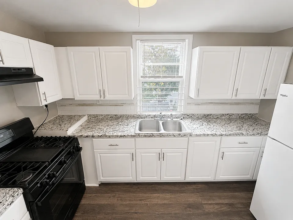 38 Neptune St #3R